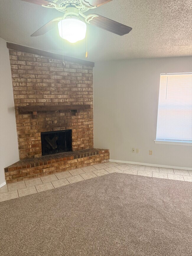 Building Photo - 828 Hardy Springs Cir