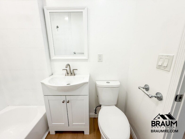 Building Photo - 1421 Centinela Ave