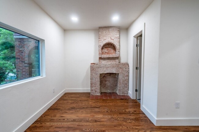 Building Photo - 345 S Zunis Ave