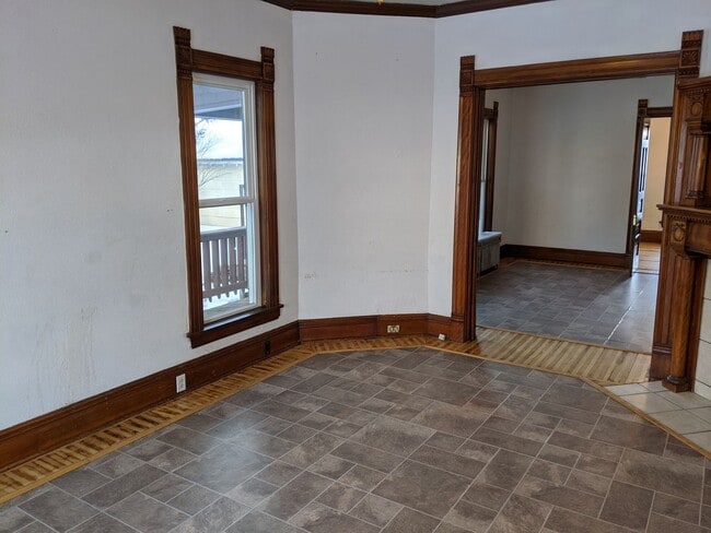 Building Photo - 5 bed 2 bath Single Family Home in Wausau
