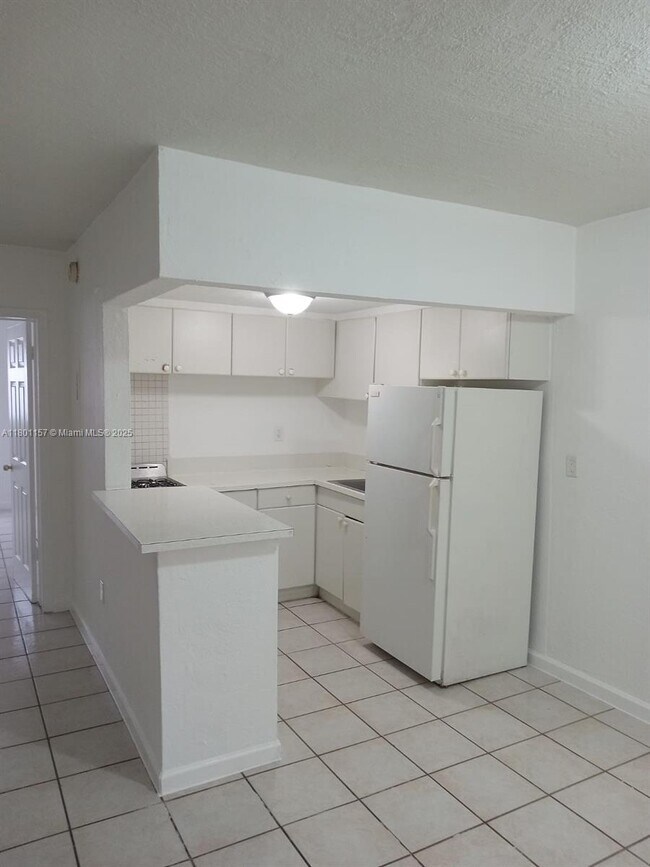 Building Photo - 1230 W 54th St