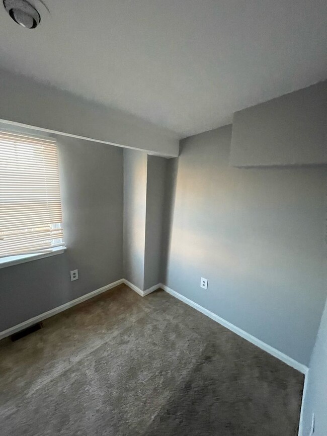 Building Photo - Recently renovated two bedroom one and a h...