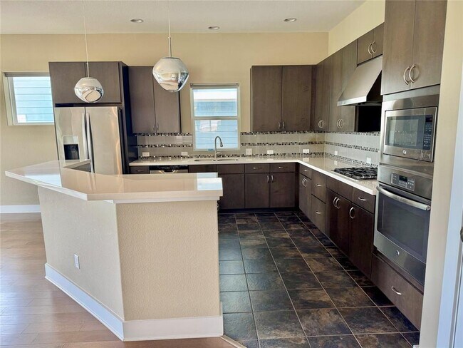 Building Photo - 800 Waterfall Way