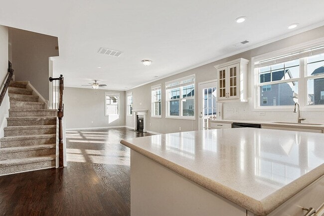 Building Photo - Great corner lot in Austin Creek with Fenced in Yard!