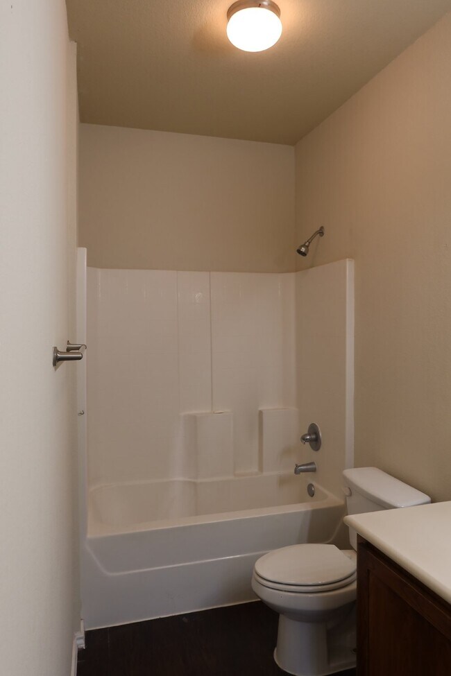 Building Photo - Now Pre-Leasing for Fall 2026–Spring 2027!