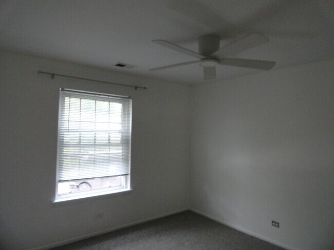 Building Photo - 686 Scanlon Dr