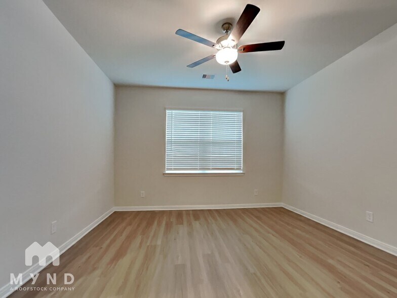 Building Photo - 15480 Maple Ter Dr