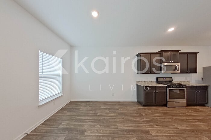 Building Photo - 950 Shady Brk