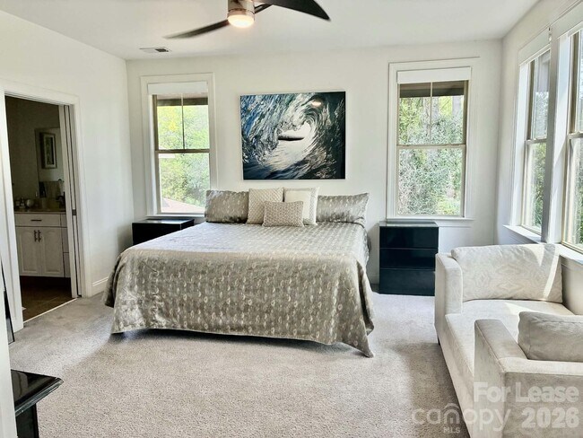Building Photo - 5551 Colonial Chatsworth Cir