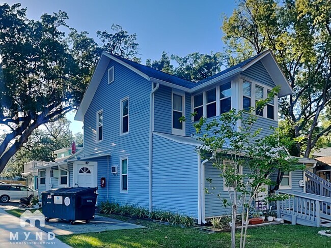 Building Photo - 212 Pine St