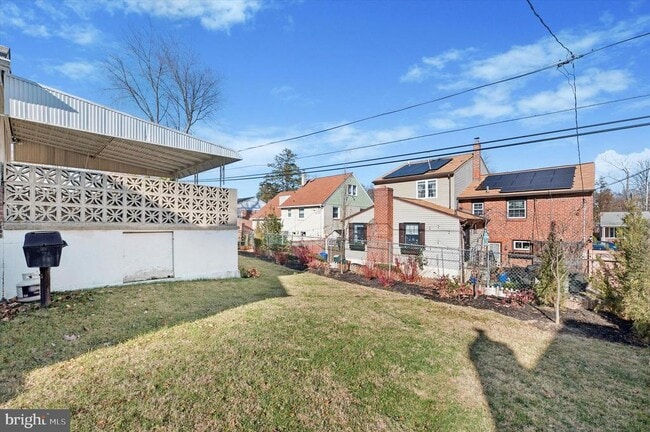 Building Photo - 421 Lawrence Rd