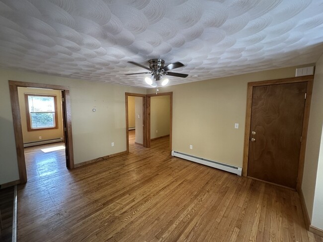 Building Photo - 106 Tuttle St