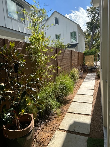 Building Photo - 800 Valdez St