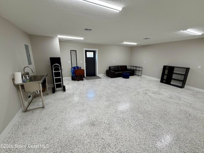 Building Photo - 140 Norwood Ave