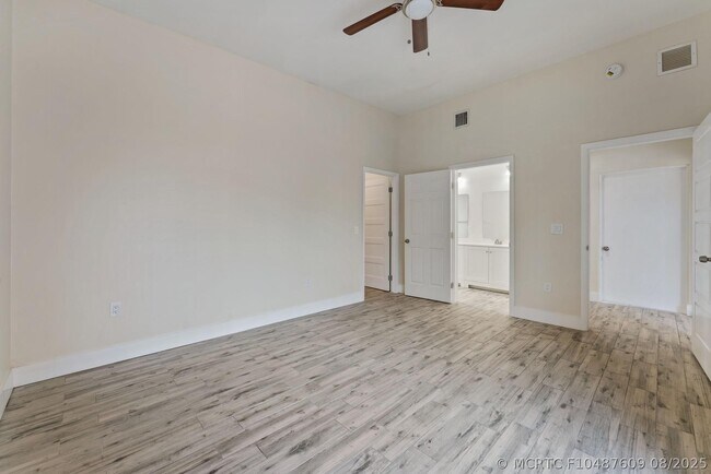 Building Photo - 4620 NE 18th Ave