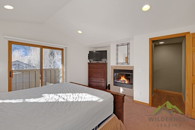 Building Photo - WINTER RENTAL-Beautiful 2 Bedroom Townhome Near Shops/Dining with Garage in Frisco, utilities inc...