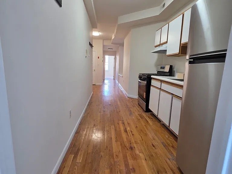 Building Photo - 530 Monroe St