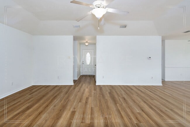Building Photo - Spacious 3-Bedroom Home with Open Floor Pl...