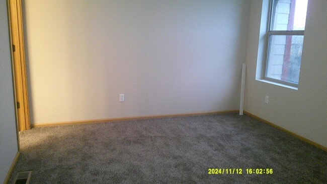 Building Photo - MOVE IN SPECIAL!! Spacious 3 bed 2.5 bath townhouse