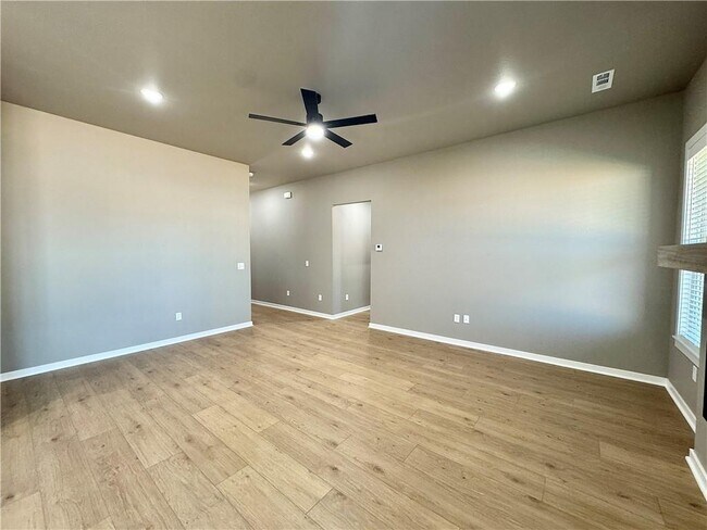 Building Photo - 5900 SW Desert Ave