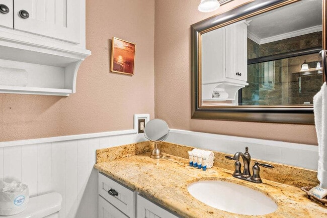 Building Photo - 165 Beach View