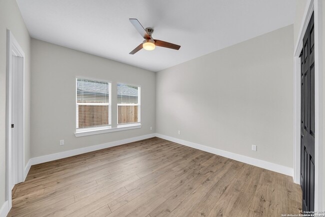 Building Photo - 4130 Moana Dr