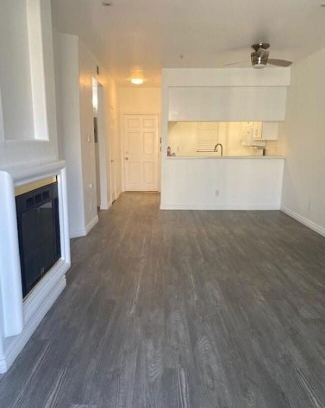 Building Photo - Step into luxury living with this exquisite 2 bedroom 2 bath 3rd floor condo at Emerald Villas