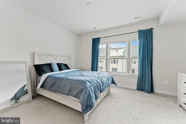 Building Photo - 224 S Newkirk St