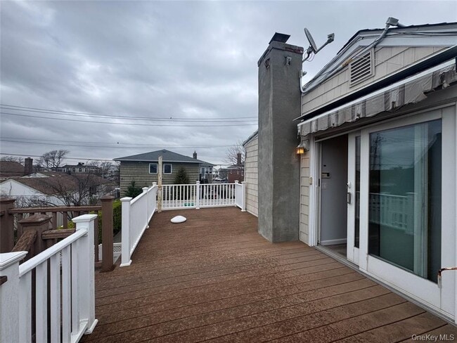 Building Photo - 817 E Walnut St