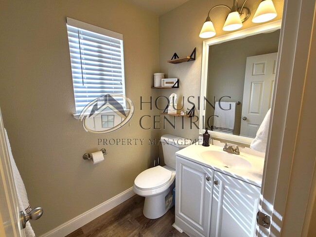 Building Photo - Executive Folsom Rental EXCELLENT Location and a POOL!