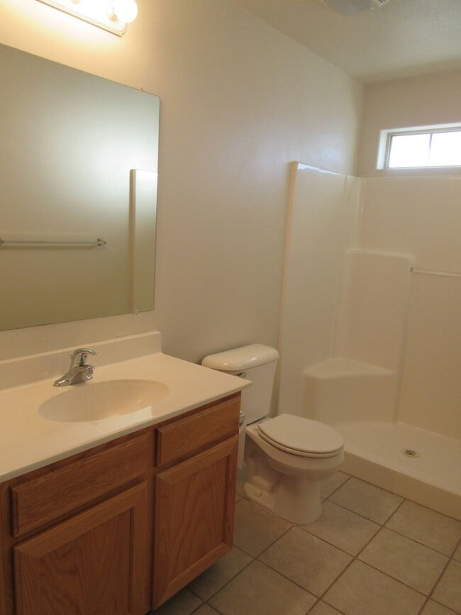 Building Photo - 2 bedroom, 2 bathroom apartment