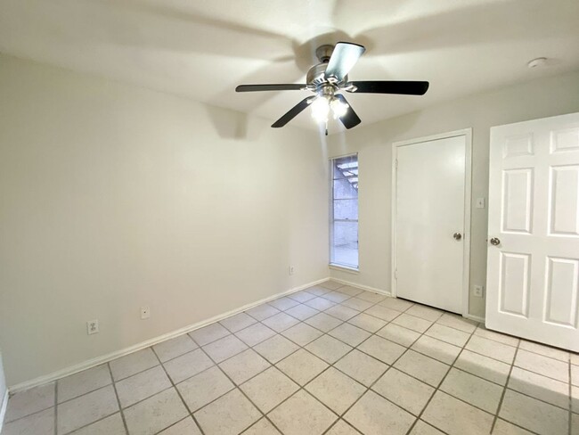 Building Photo - $300 OFF 1ST MONTH RENT IF YOU MOVE IN WIT...