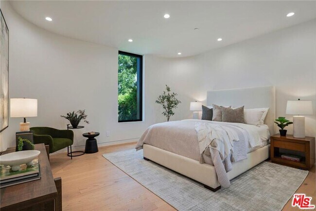 Building Photo - 4939 Petit Ave