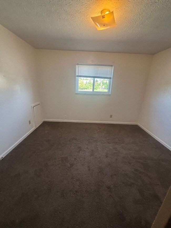 Building Photo - 23823 Banbury Cir