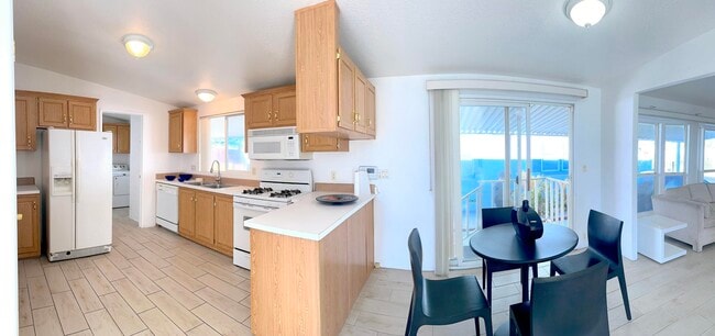 Building Photo - 14777 Palm Dr