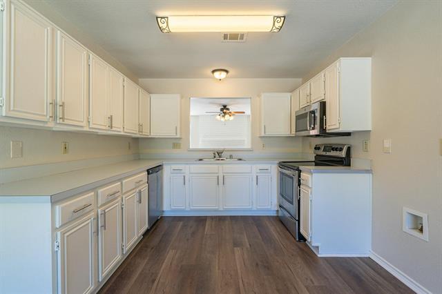 Building Photo - 2507 Meadowview Dr