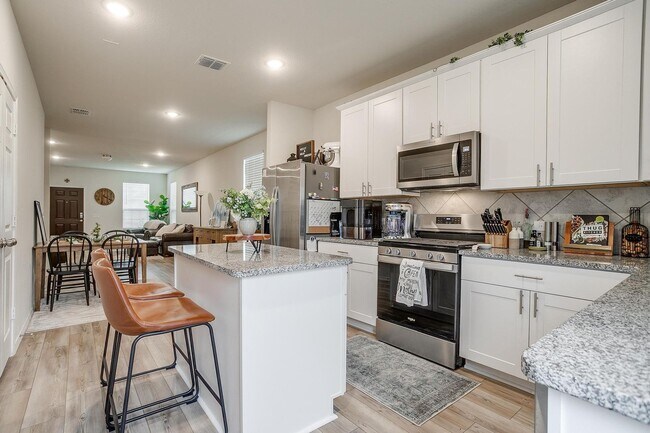 Building Photo - Beautiful Home in Highly Desired Sunset Pointe- 3 Bed, 2 Bath in SW Fort Worth- Crowley ISD- 76123