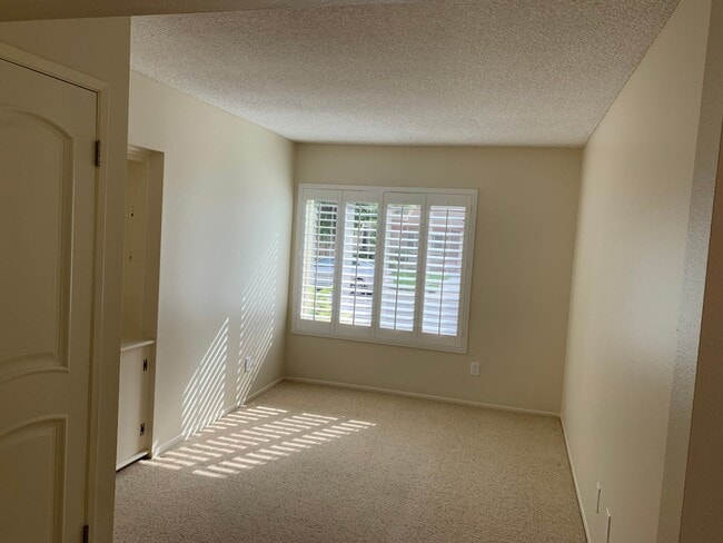 Building Photo - An El Dorado Model on the Golf Course