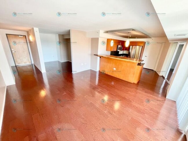 Building Photo - 1 Bedroom 2 Bathroom with Bonus room area!...