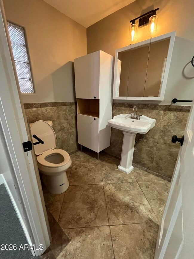 Building Photo - 1002 S Roosevelt St