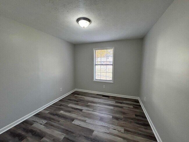 Building Photo - 3 Bed & 2 Bath House in White House | Pet-...