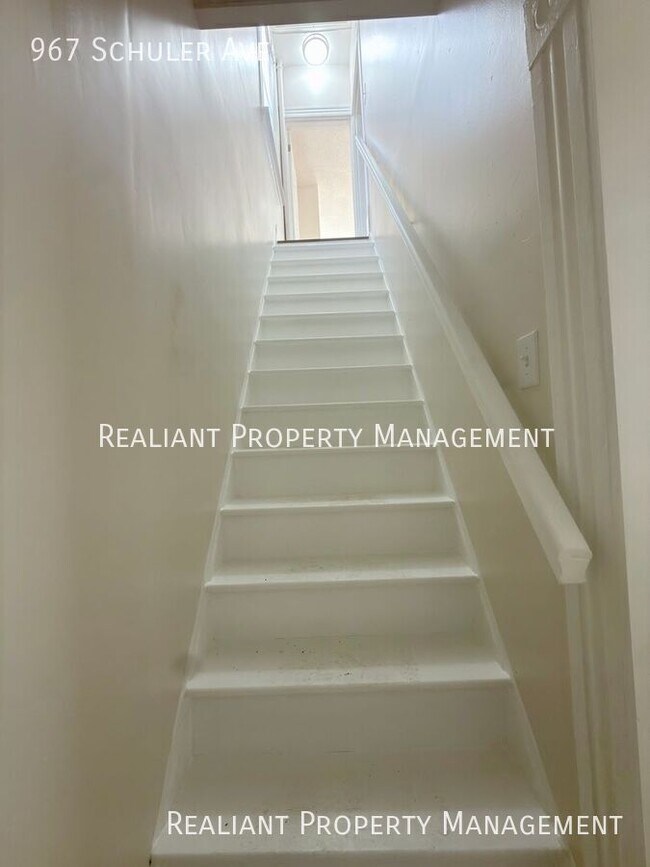 Building Photo - 967 Shuler Ave