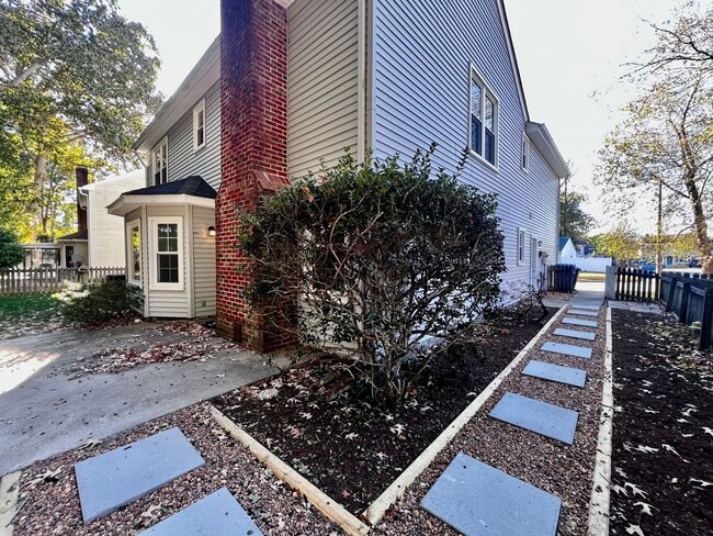 Building Photo - Welcome to this beautiful home in Salem La...