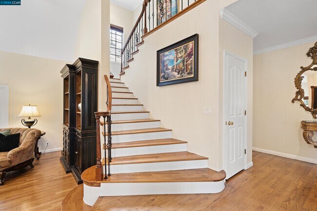 Building Photo - 3040 Stonegate Dr