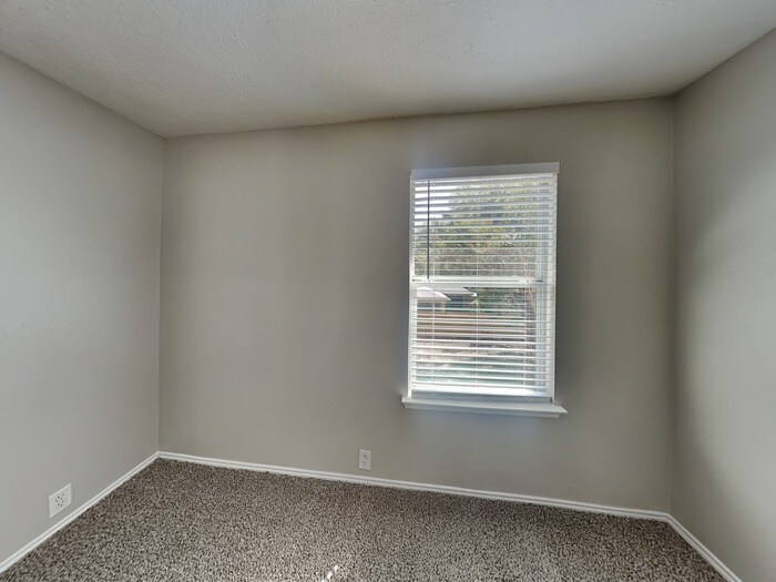 Building Photo - 18810 Woodglen Shadows Dr