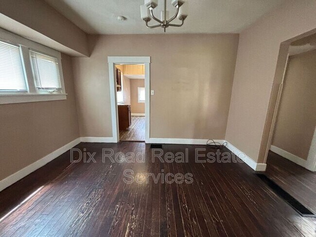 Building Photo - 24 Lutz Ave