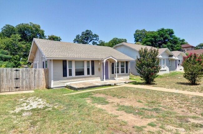 Building Photo - 2 Bedroom Bungalow - COMING SOON.