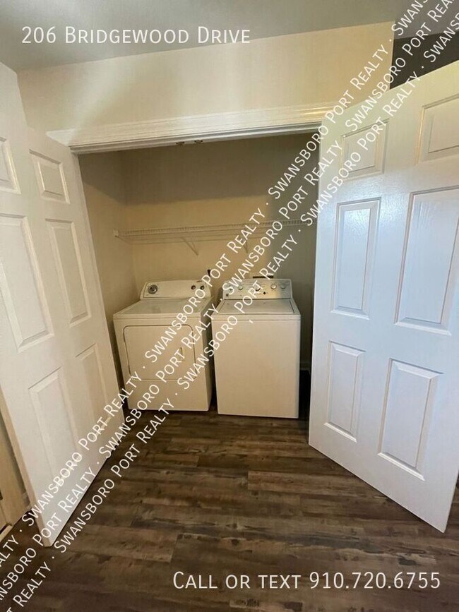 Building Photo - 206 Bridgewood Dr
