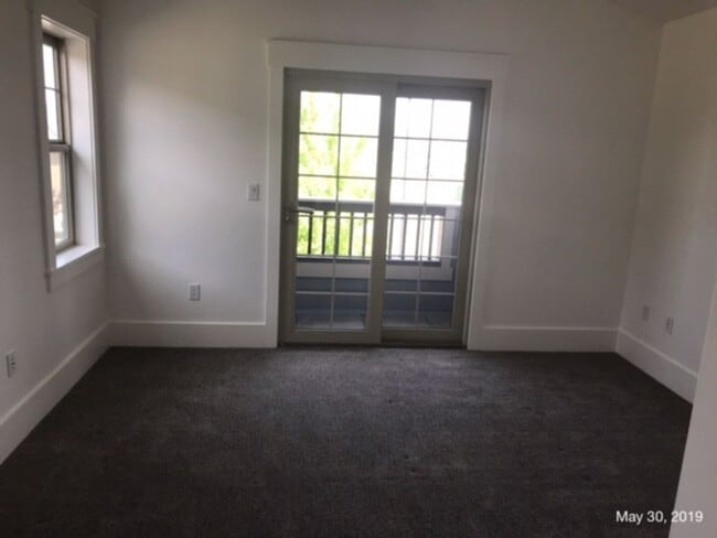 Building Photo - Stunning Liberty Lake Townhouse