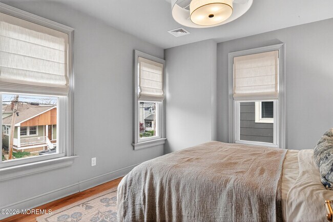 Building Photo - 142 Heck Ave